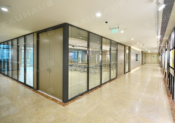 Office glass partition decoration needs to budget how much is enough