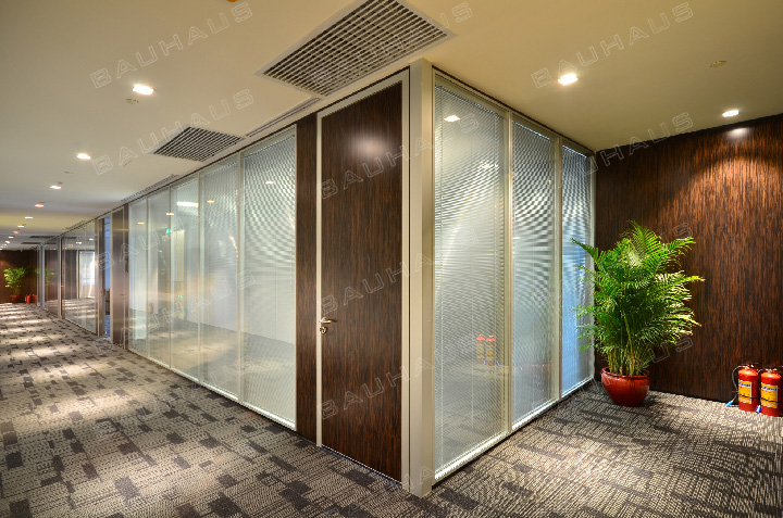 What should you pay attention to when designing a glass partition wall?